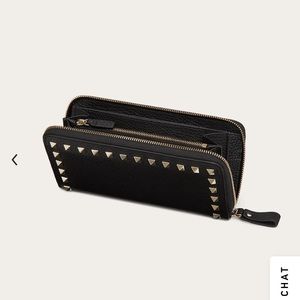 VALENTINO ROCKSTUD GRAINY CALFSKIN ZIPPERED WALLET